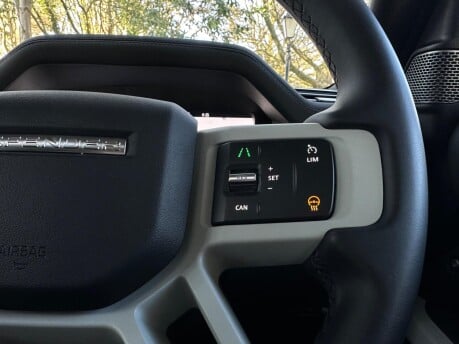 Land Rover Defender XS EDITION PHEV 21