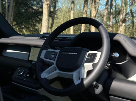 Land Rover Defender XS EDITION PHEV 17