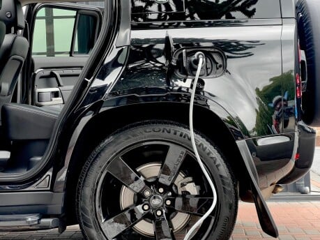 Land Rover Defender XS EDITION PHEV 10