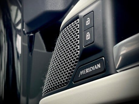 Land Rover Defender XS EDITION PHEV 12