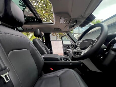 Land Rover Defender XS EDITION PHEV 14
