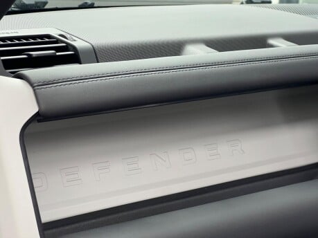 Land Rover Defender XS EDITION PHEV 27
