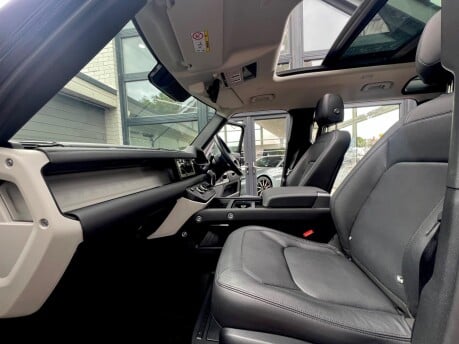 Land Rover Defender XS EDITION PHEV 29