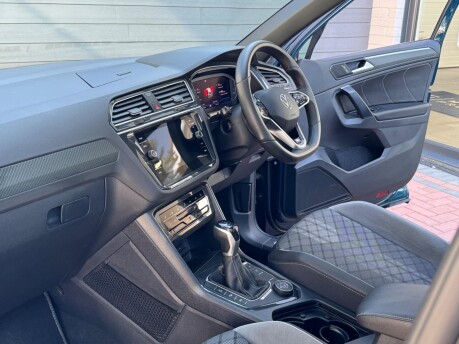 Volkswagen Tiguan R-LINE TDI 4MOTION DSG 25