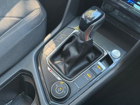 Volkswagen Tiguan R-LINE TDI 4MOTION DSG 41
