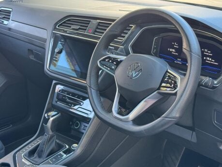 Volkswagen Tiguan R-LINE TDI 4MOTION DSG 10