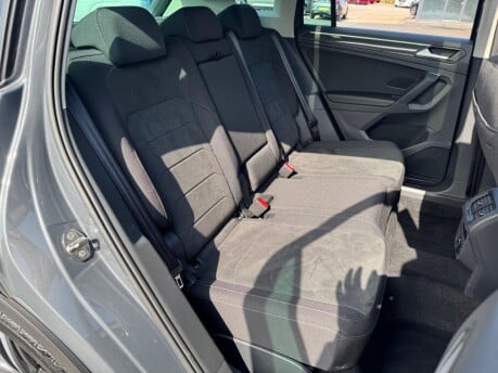 Volkswagen Tiguan ELEGANCE TSI DSG 24