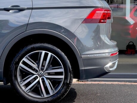 Volkswagen Tiguan ELEGANCE TSI DSG 41