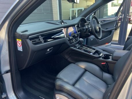 Porsche Macan S PDK 25