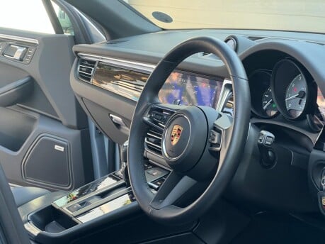 Porsche Macan S PDK 13