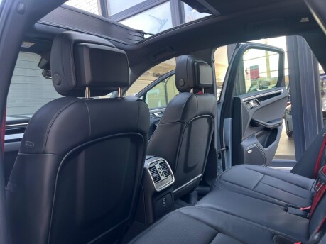 Porsche Macan S PDK 19