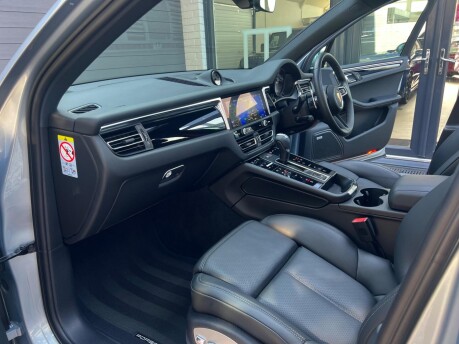 Porsche Macan S PDK 25