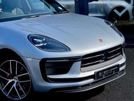 Porsche Macan S PDK 33