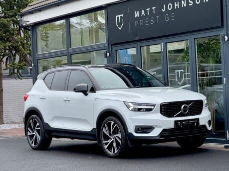 Volvo XC40 T4 R-DESIGN PRO 1