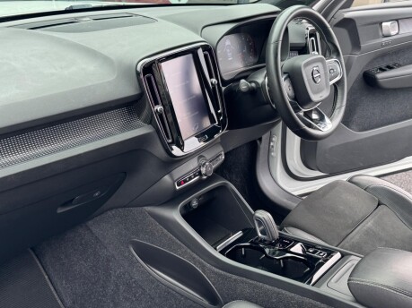 Volvo XC40 T4 R-DESIGN PRO 8