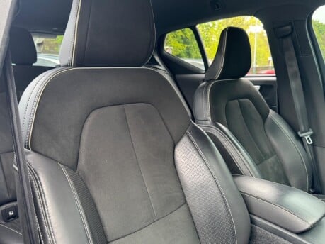 Volvo XC40 T4 R-DESIGN PRO 25