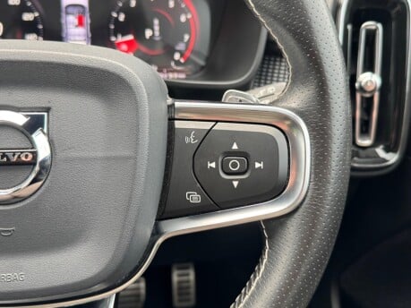 Volvo XC40 T4 R-DESIGN PRO 28