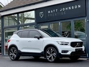 Volvo XC40 T4 R-DESIGN PRO 2