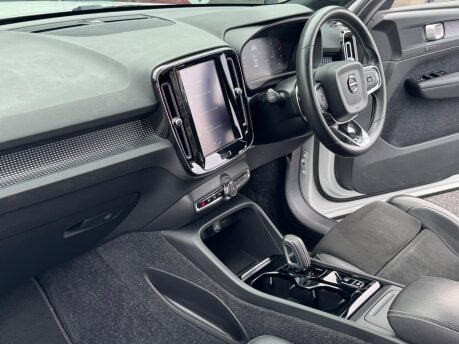Volvo XC40 T4 R-DESIGN PRO 8