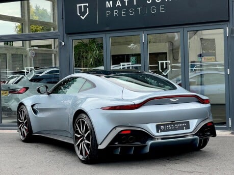 Aston Martin Vantage V8 14