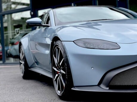 Aston Martin Vantage V8 39