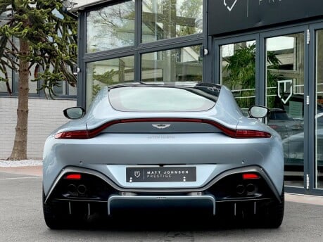 Aston Martin Vantage V8 4