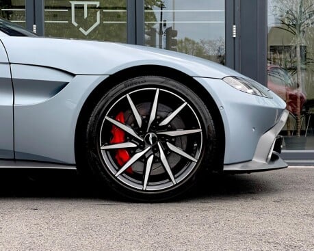 Aston Martin Vantage V8 43