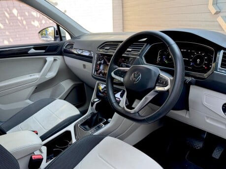 Volkswagen Tiguan ELEGANCE TSI DSG 9