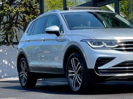 Volkswagen Tiguan ELEGANCE TSI DSG 13