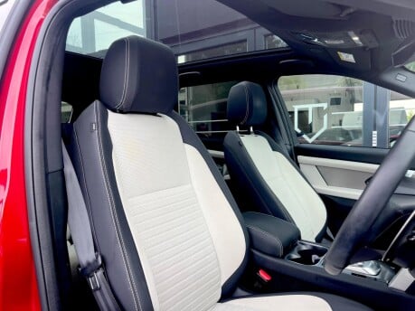 Land Rover Discovery Sport R-DYNAMIC SE PHEV 31