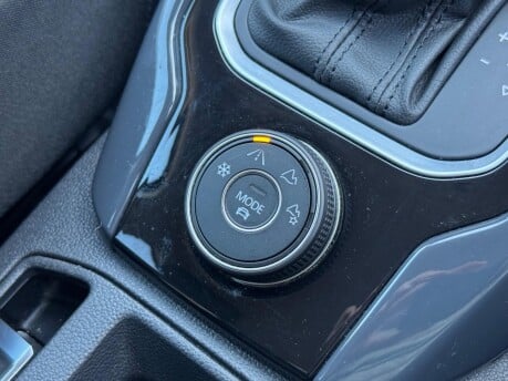 Volkswagen T-Roc SEL TSI 4MOTION DSG 27