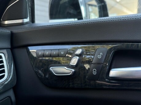 Mercedes-Benz CLS CLS220 D AMG LINE PREMIUM PLUS 12