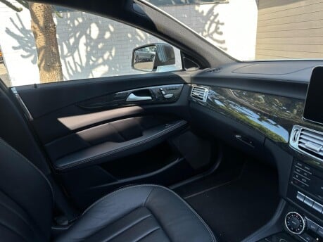 Mercedes-Benz CLS CLS220 D AMG LINE PREMIUM PLUS 25