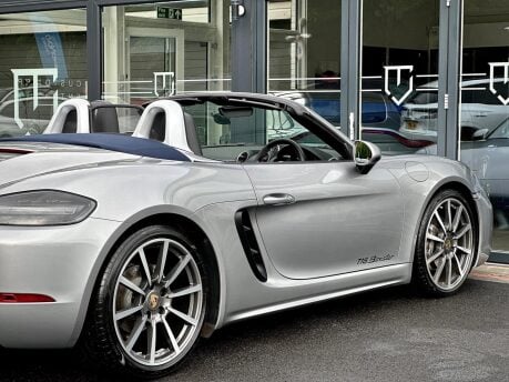Porsche 718 BOXSTER PDK 17