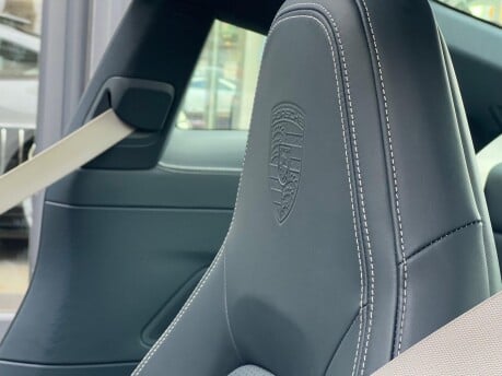 Porsche 911 CARRERA PDK 11