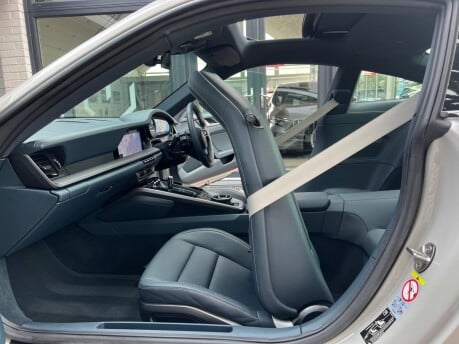 Porsche 911 CARRERA PDK 16