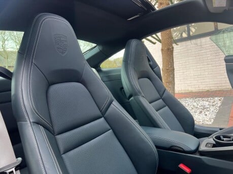 Porsche 911 CARRERA PDK 21
