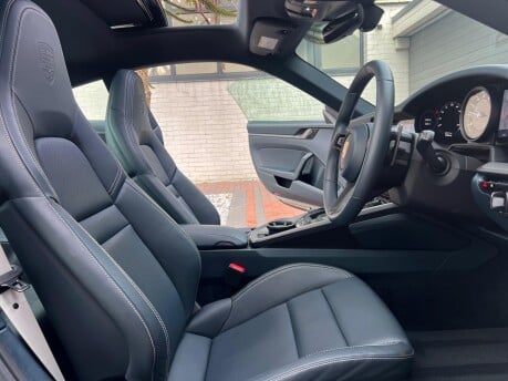 Porsche 911 CARRERA PDK 23