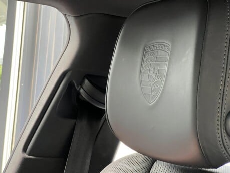 Porsche Macan S PDK 18