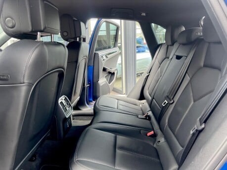 Porsche Macan S PDK 25