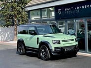 Land Rover Defender 75TH LIMITED EDITION 1