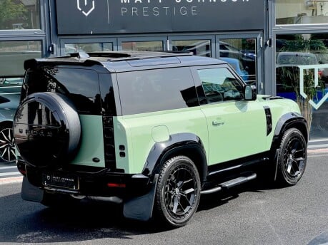 Land Rover Defender 75TH LIMITED EDITION 3