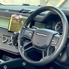 Land Rover Defender 75TH LIMITED EDITION 3