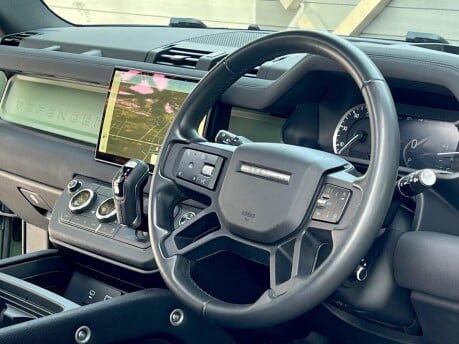 Land Rover Defender 75TH LIMITED EDITION 4