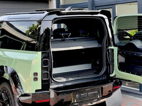 Land Rover Defender 75TH LIMITED EDITION 6