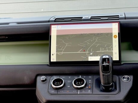 Land Rover Defender 75TH LIMITED EDITION 7