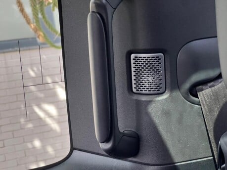 Land Rover Defender 75TH LIMITED EDITION 10
