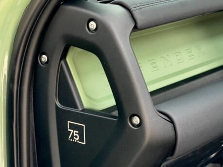 Land Rover Defender 75TH LIMITED EDITION 11