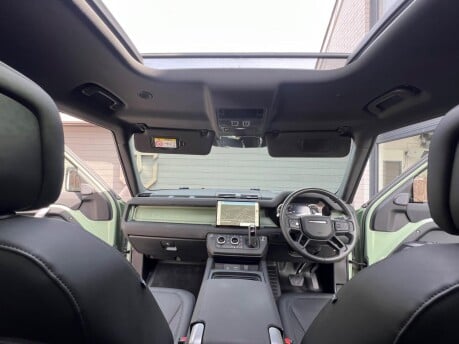 Land Rover Defender 75TH LIMITED EDITION 13