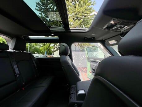 Land Rover Defender 75TH LIMITED EDITION 14